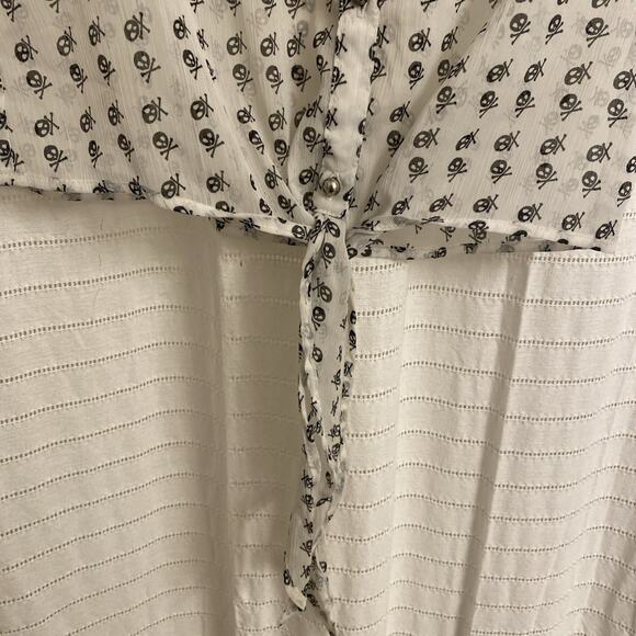 Flutterbye Top Medium White Black Skulls Tank Collared Button Up Lace Goth - Picture 4 of 6